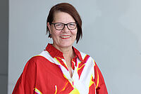 Petra Krause, Pflegedirektorin am EvKB und Krankenhaus Mara in Bielefeld wurde am Tag der Pflegenden mit dem Pflegepreis für politische Haltung ausgezeichnet.  Foto: Sarah Jonek