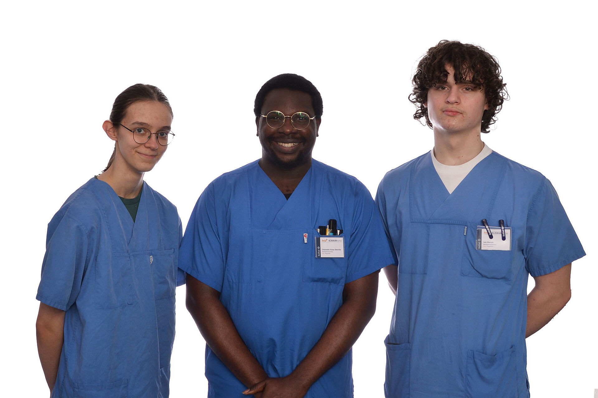 Das Team der Betheljahrteilnehmenden in help+ (v.l.n.r.): Samantha Klein, Victor Okereke, Leo Mende