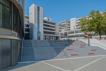 Haupteingang der Universität Bielefeld, Foto: Universität Bielefeld
