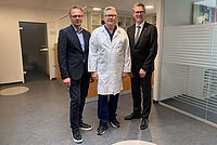 Stehen für eine sektorübergreifende Zusammenarbeit: (v.l.) Prof. Dr. Martin Krüger, Dr. Siegfried Heuer und Thorsten Kaatze. Foto: Mario Haase