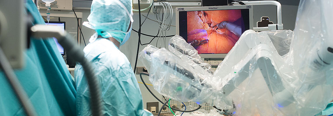 Erweiterte Behandlungsmöglichkeiten: EvKB baut robotisch-assistierte Medizin in OWL deutlich aus