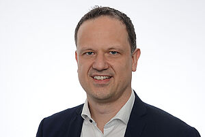 Porträtfoto Henry Kussauer