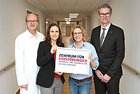 Präsentieren das neue Zentrum für Essstörungen: Univ.-Prof. Dr. Eckard Hamelmann, Univ.-Prof. Dr. Stefanie Horndasch, Inga Knipschild und Thorsten Kaatze (v. l.). Foto: Mario Haase