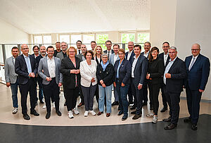 In einem Hintergrundgespräch zu geplanten Kürzungen im Krankenhausbereich haben sich die Geschäftsführungen der großen Krankenhausträger in Ostwestfalen-Lippe intensiv mit Bürgermeistern, Bundes- und Landtagsabgeordneten im Krankenhaus Mara in Bethel ausgetauscht. Foto: Mario Haase 