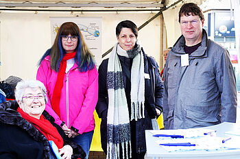 Tag der seltenen Erkankungen 2024. Foto von 4 Personen.